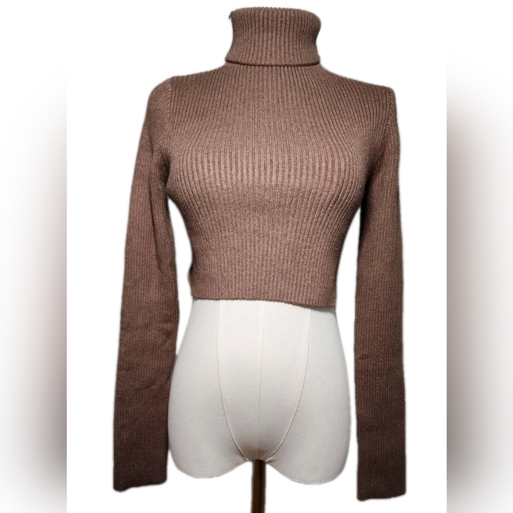 VICI Turtleneck Long Sleeves Crop Sweater Top Longer Back Rib Knit Size S